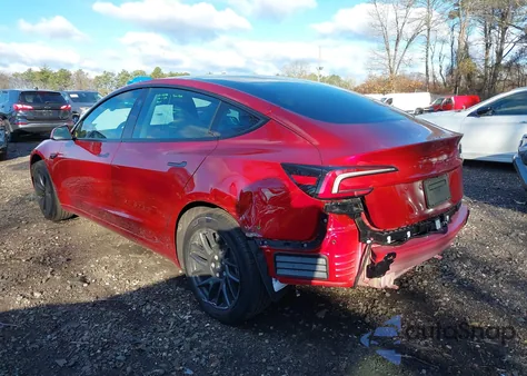 2025 Tesla Model 3 Long Range Rear-Wheel Drive/Standard z USA, uszkodzony, nr VIN 5YJ3E1EA0SF021585